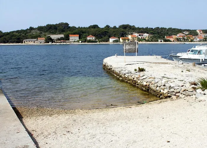 Apartment Verunic 8104a Veli Rat