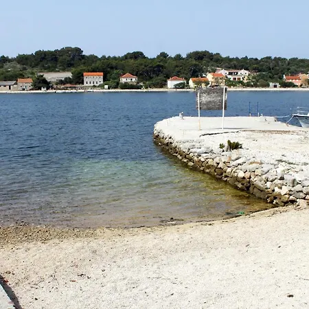 Apartment Verunic 8104a Veli Rat