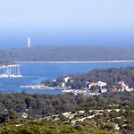 Verunic 8104a * Veli Rat