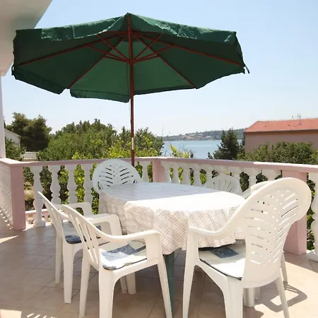 Verunic 8104a * Veli Rat